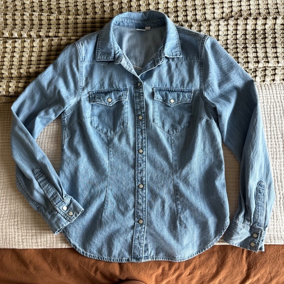 GAP Women's Western Denim Button Down Size Medium - Picture 2 of 5